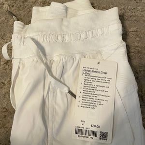 Lululemon dance studio crop size 4